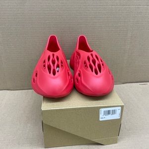 Vermillion foam runner